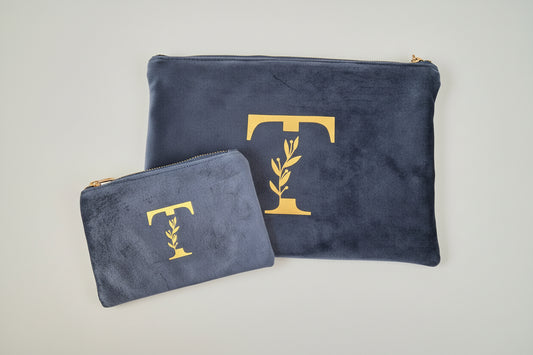 blaues Samttäschchen in 2 Größen mit goldenem S drauf
