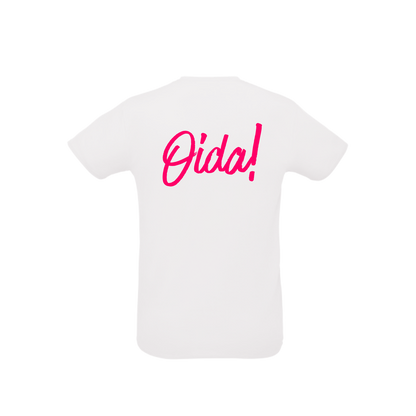 weißes Sportleiberl kurzärmelig mit pinker Schreibschrift "Oida!" am Rücken