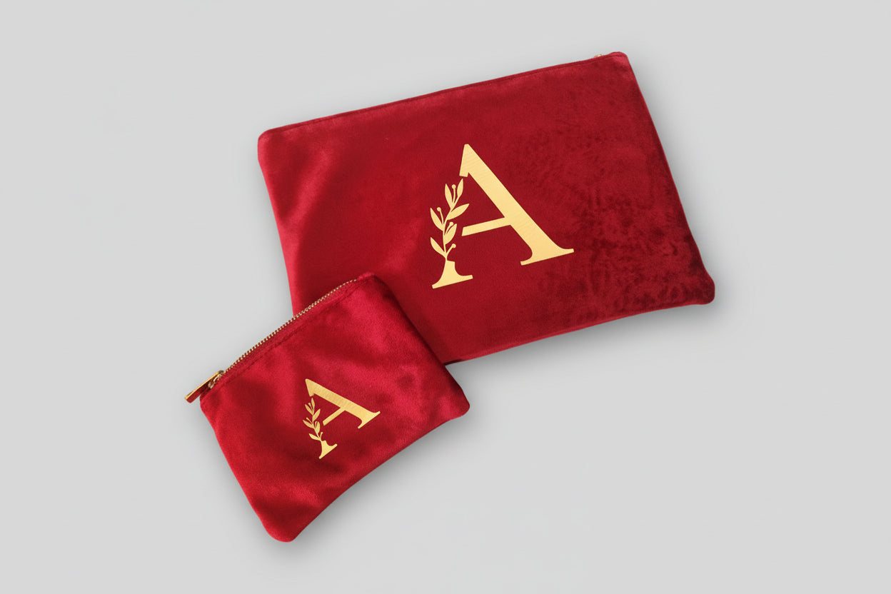 rubinrotes Samttäschchen in 2 Größen mit goldenem S drauf