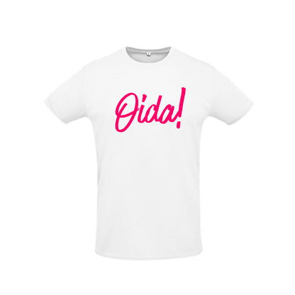 weißes Sportleiberl kurzärmelig mit pinker Schreibschrift "Oida!" über der Brust