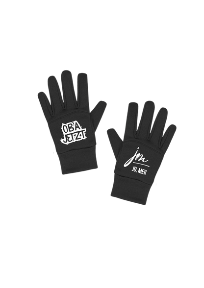 schwarze Shoftshell handschuhe mit weißem text auf linkem Handschuh "OBA JETZT" und "jo, mei! Logo auf rechtem Handschuh