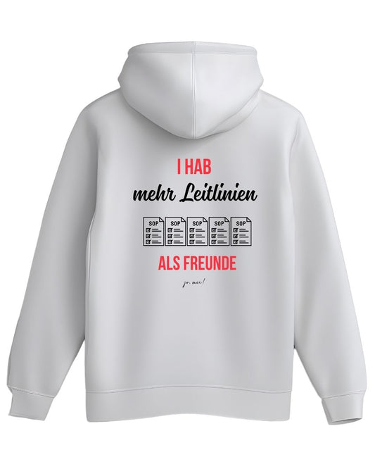 weißer Kapuzenpullover Rückenansicht mit rotem und schwarzem Textaufdruck "Ich hab mehr Leitlinien als Freunde" und fünf SOP-Dokumenten als Grafik - Medizinstudenten Humor