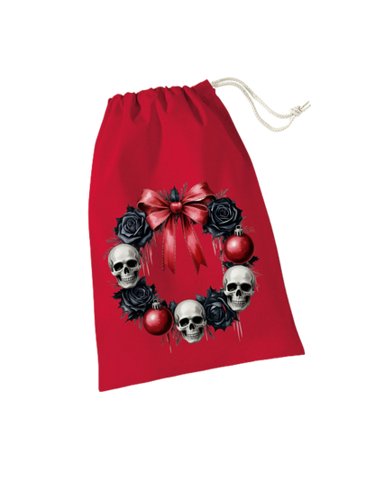 rotes Geschenksackerl aus Baumwolle mit Zugkordel mit Totenkopfkranz, schwarzen Rosen und roter Schleife und roten Kugeln