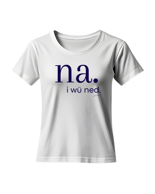 weißes feminines Leiberl mit dunkelblauem Text: na. i wü ned.