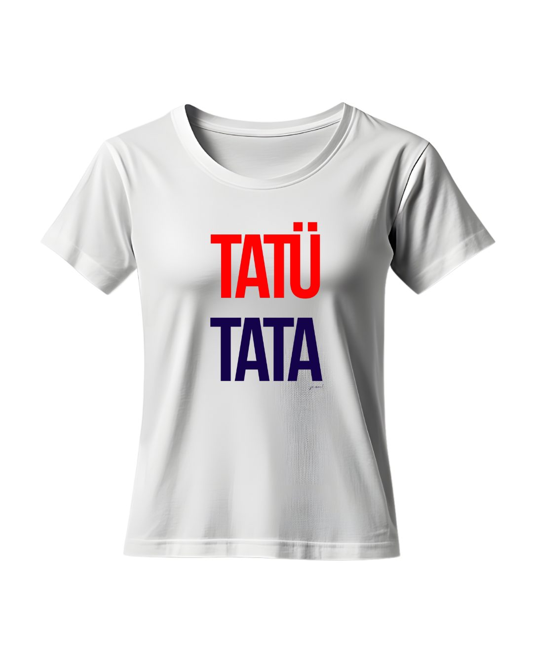 weißes feminines Leiberl mit rot-blauer eckiger Schrift: TATÜTATA