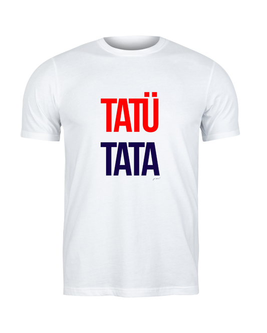 weißes maskulines Leiberl mit rot-blauer eckiger Schrift: TATÜTATA
